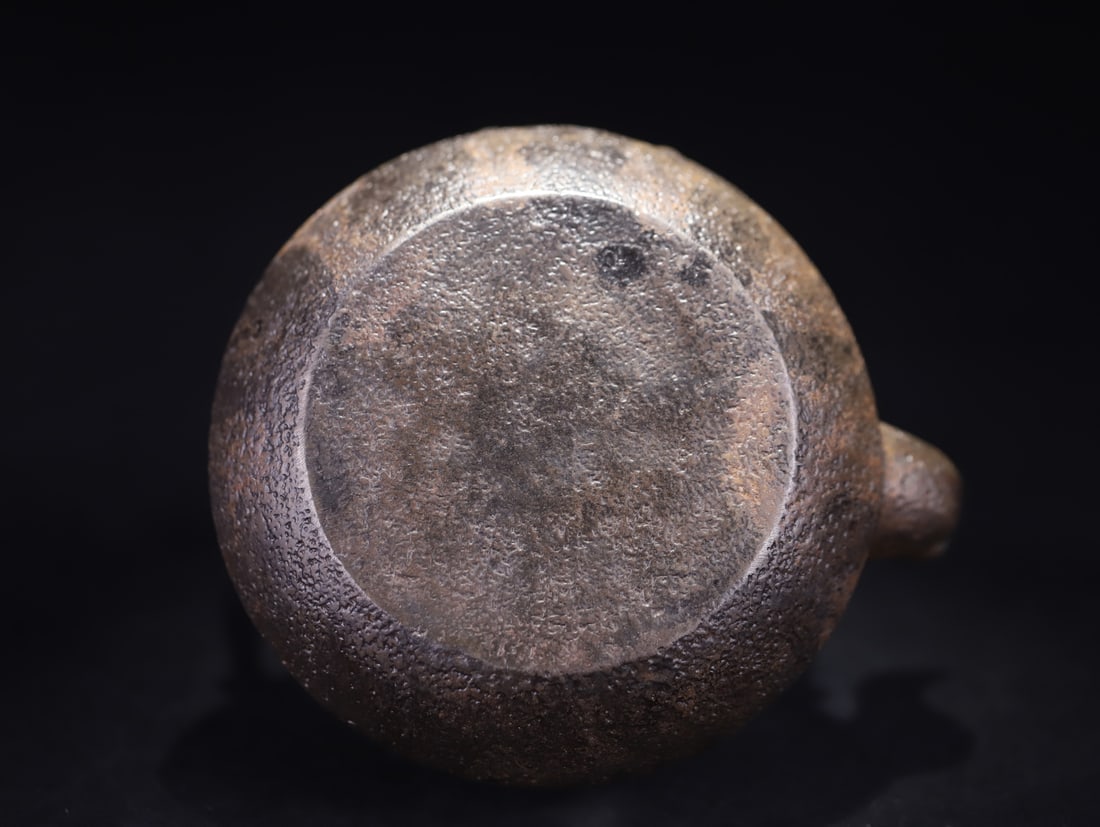 A Japanese lotus pattern old iron kettle - 10