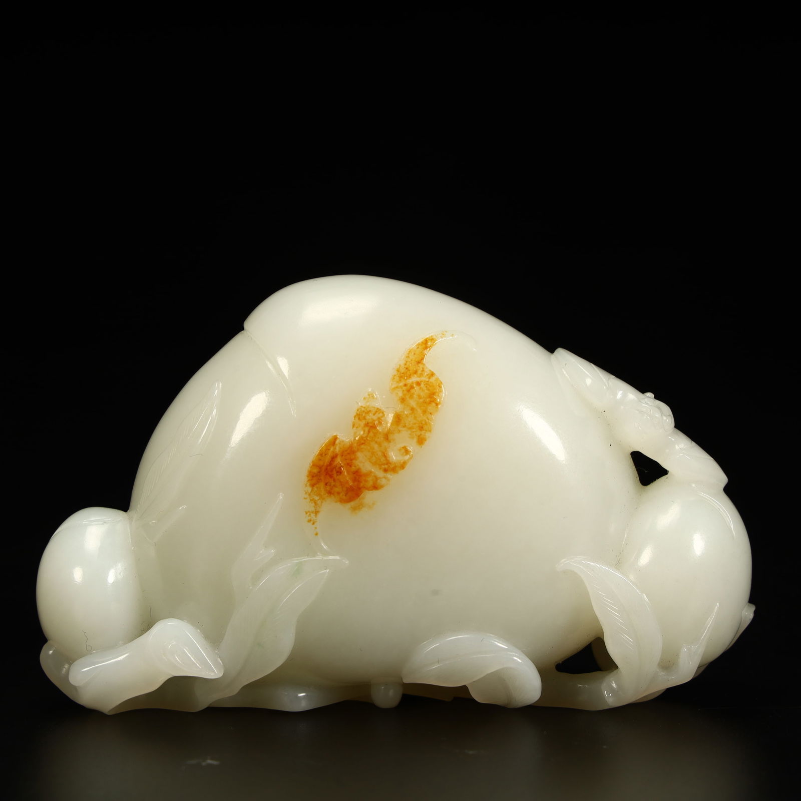 A Qing Dynasty Hetian jade longevity peach ornament (1 of 10)