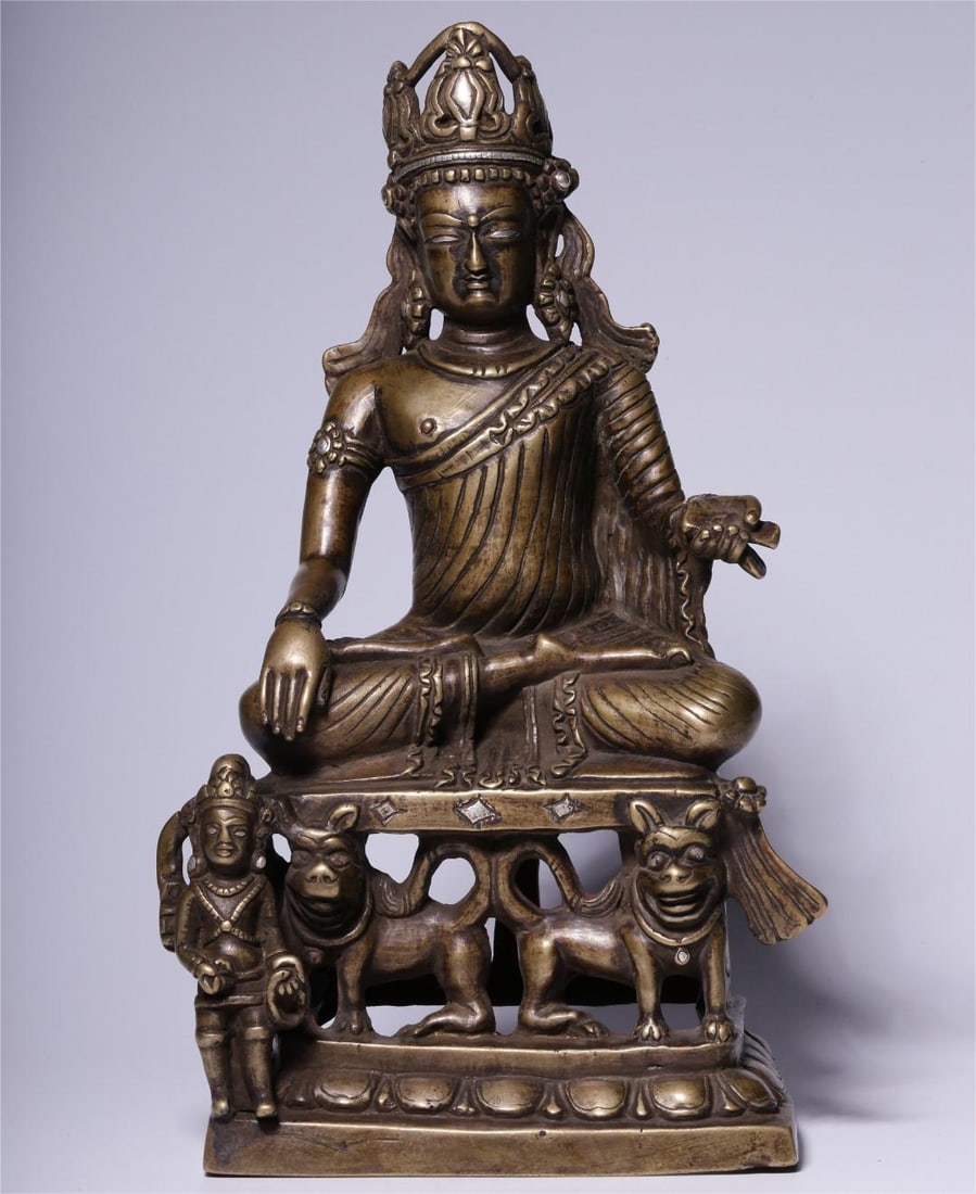 A seated Buddha statue of an alloy copper mismatched silver Buddha from the Qing Dynasty (1 of 9)