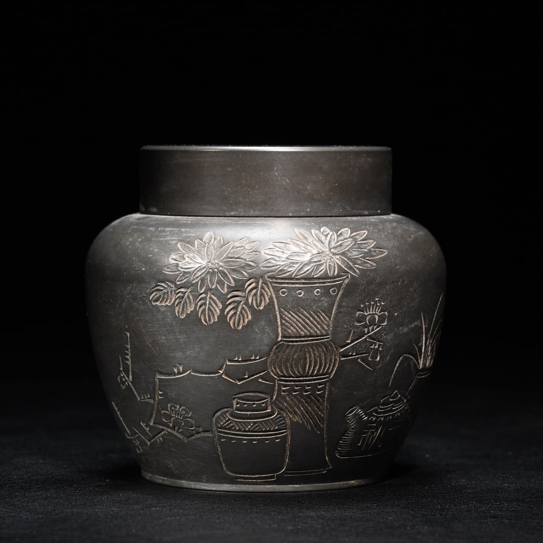 A beautiful old tin tea jar (1 of 9)