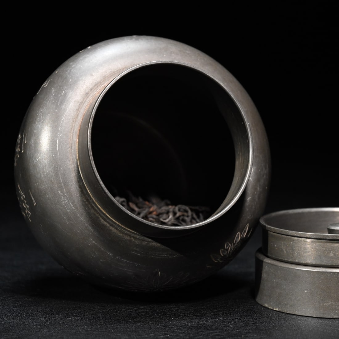 A beautiful old tin tea jar - 7