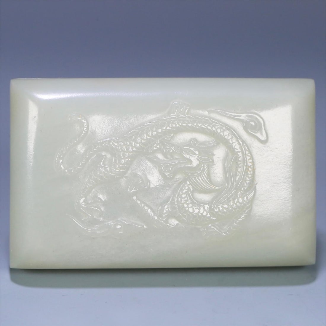 A Qing Dynasty Hetian jade imperial poem dragon pattern lid box (1 of 9)