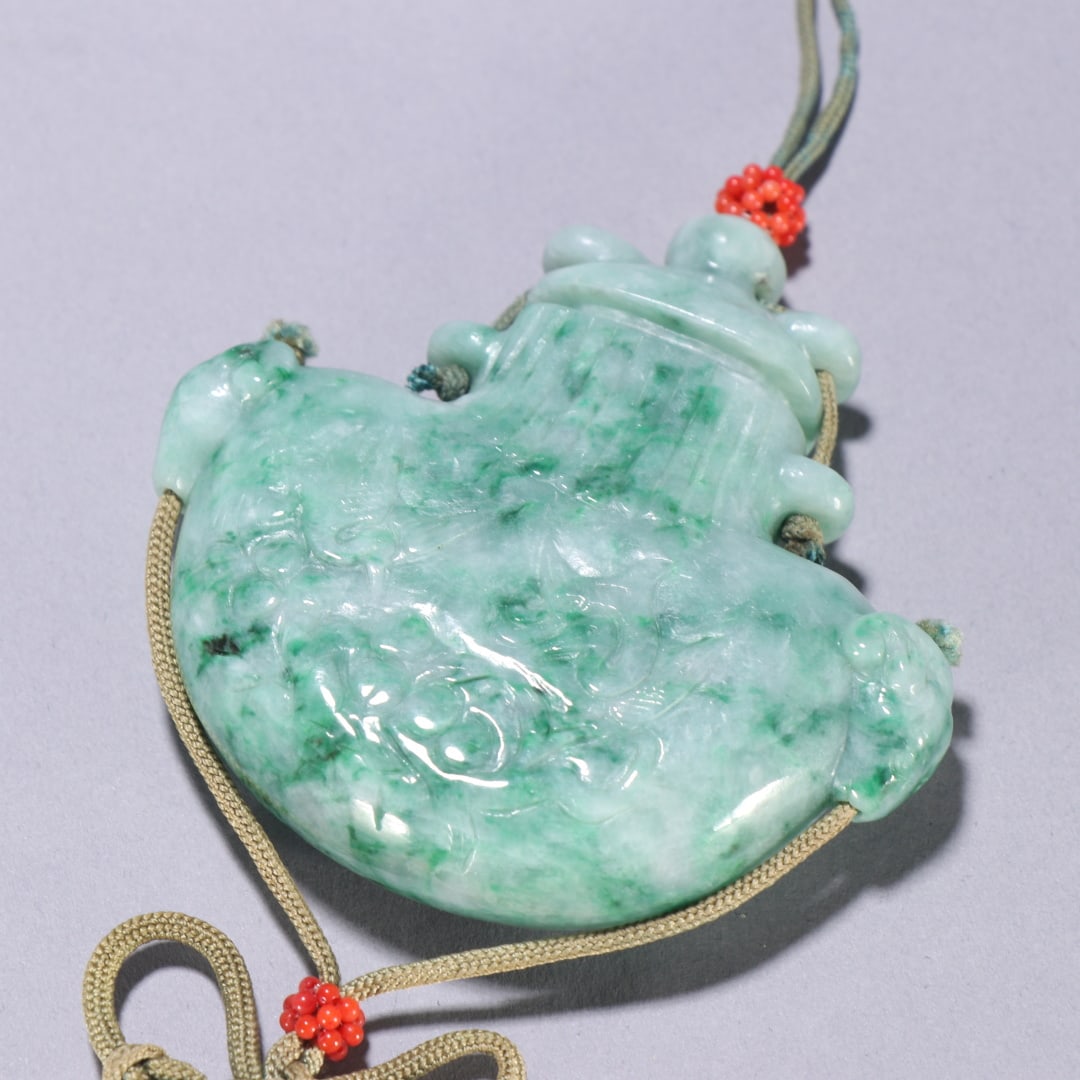 A jade amphora from the Qing Dynasty - 2