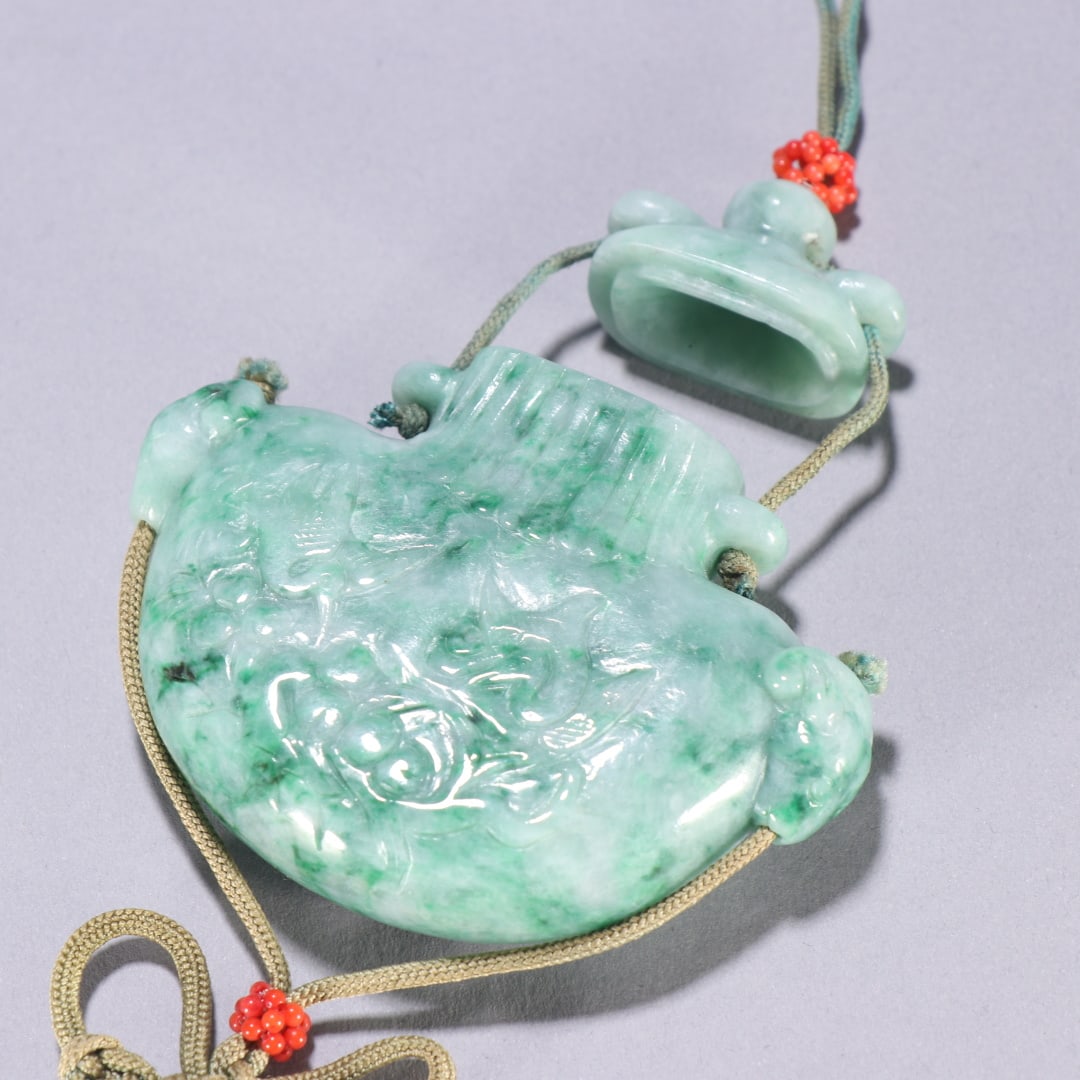 A jade amphora from the Qing Dynasty - 3
