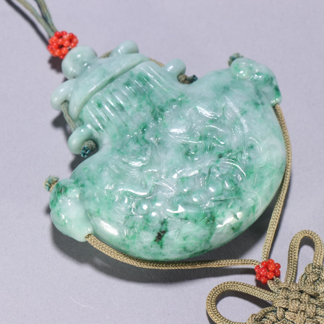 A jade amphora from the Qing Dynasty - 5