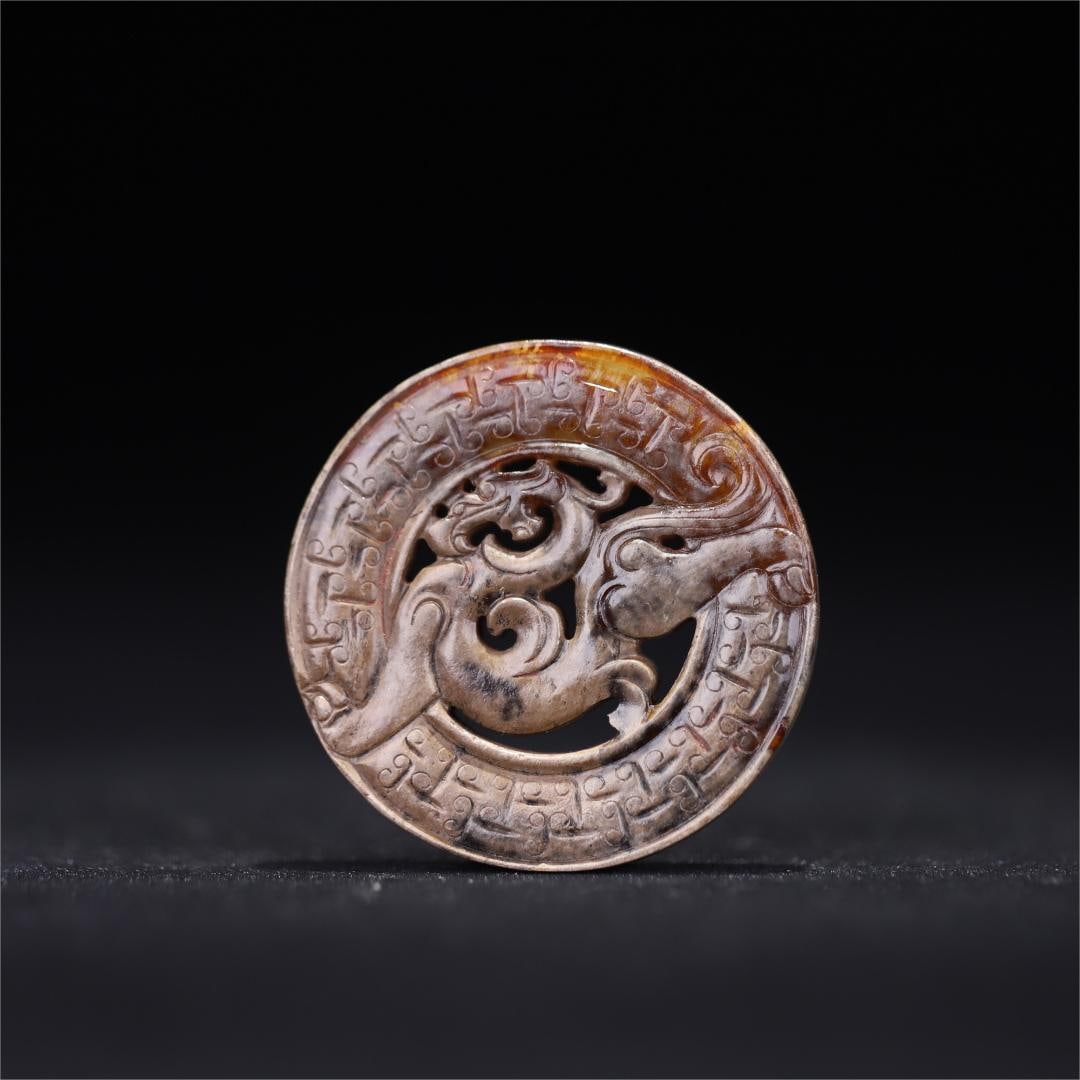 A Han Dynasty ancient jade dragon pattern transparent carved jade-shaped pendant (1 of 9)