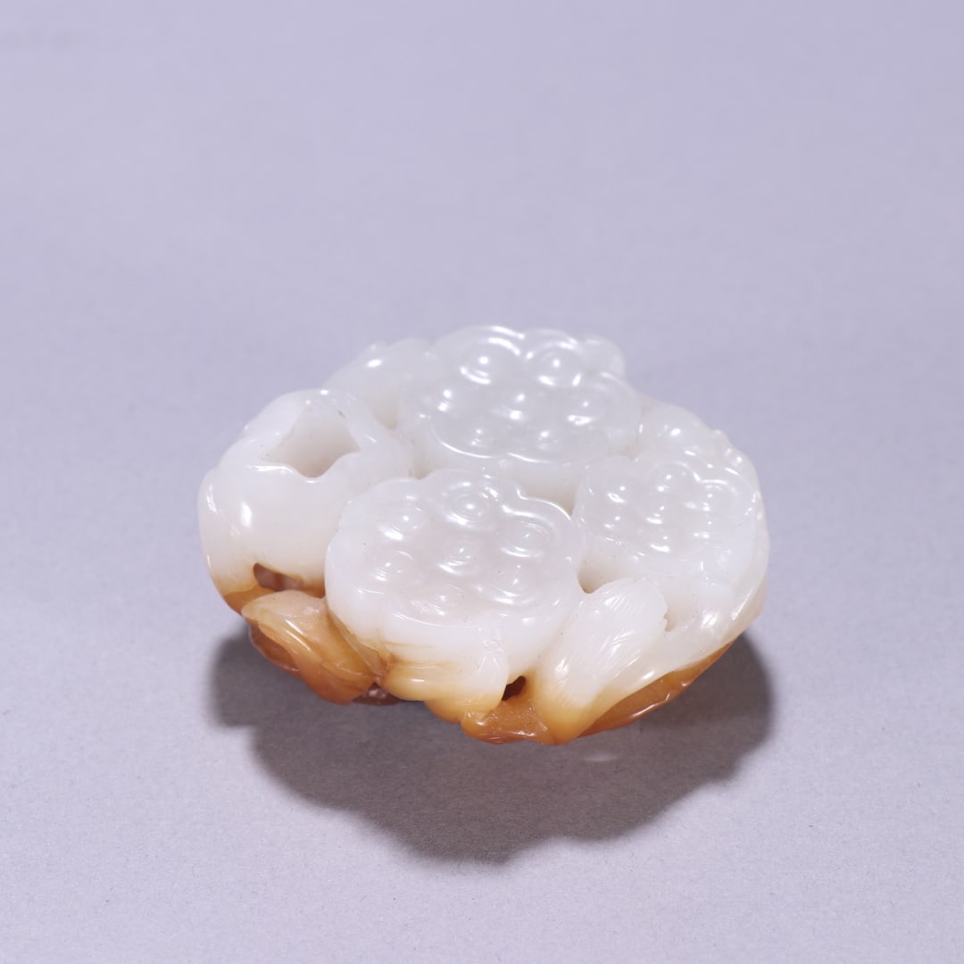 A beautiful Hetian jade lotus pod carving (1 of 9)