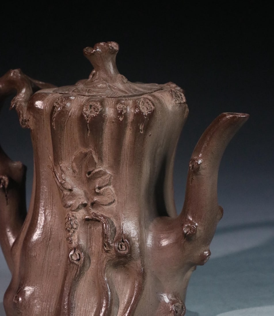 A fine vine stump pot - 5