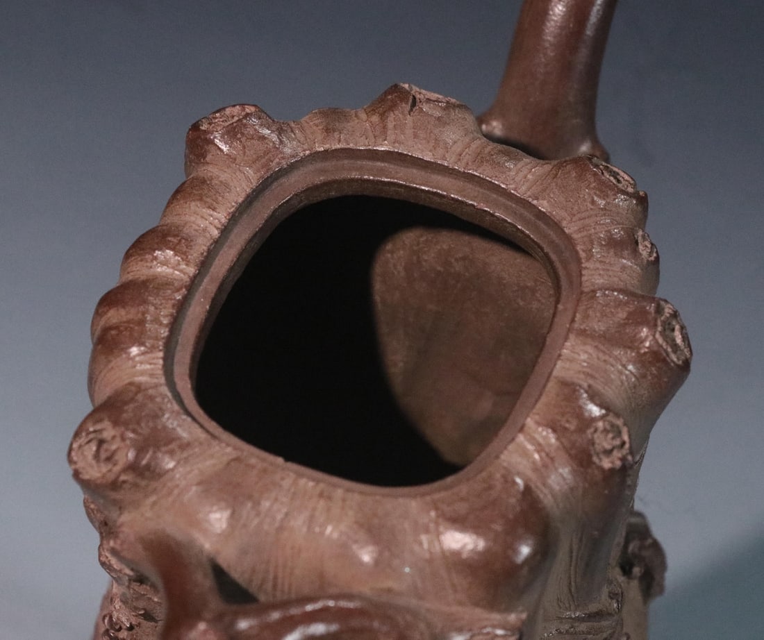 A fine vine stump pot - 8