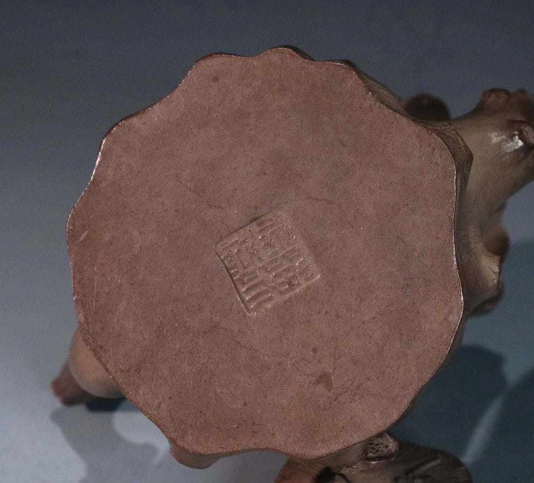 A fine vine stump pot - 9