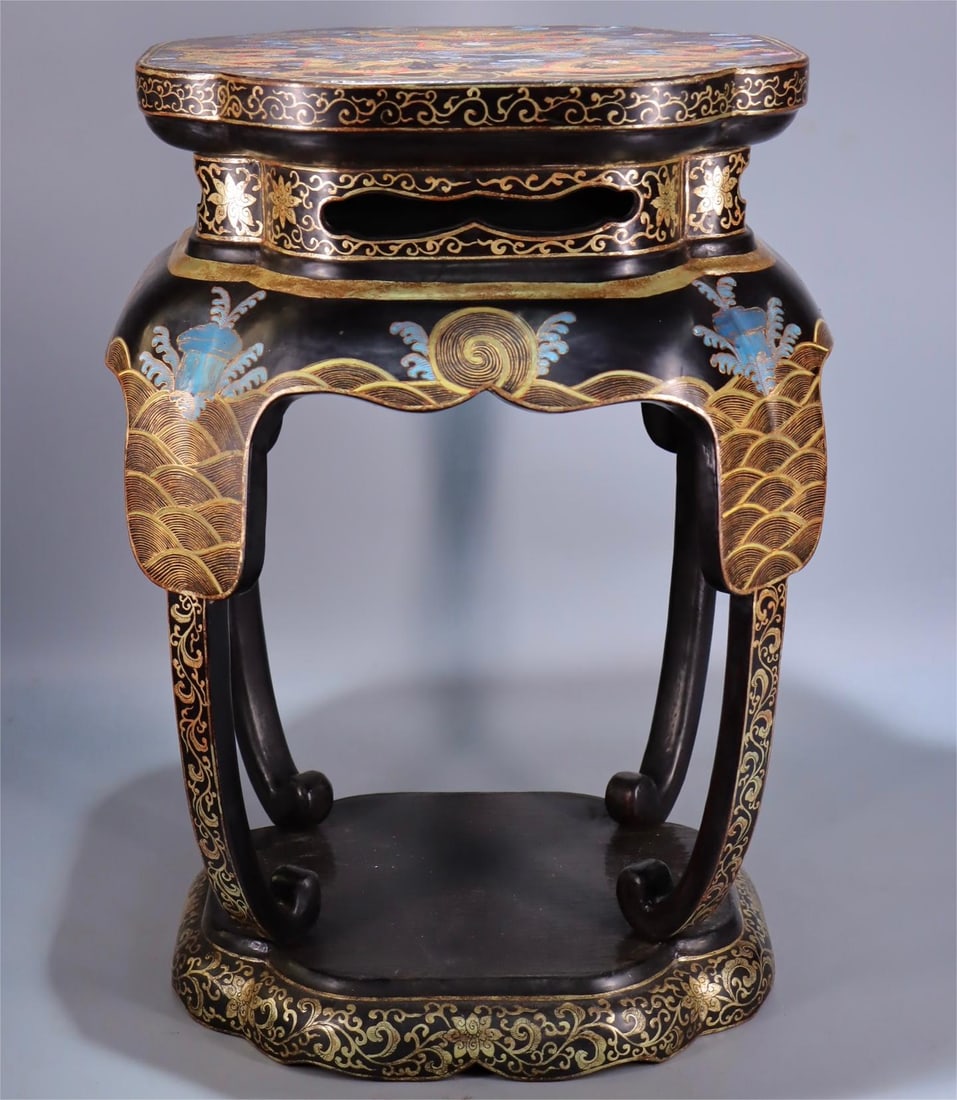 A wooden lacquer made in the Kangxi period of the Qing Dynasty with gold dragon pattern flower table (1 of 10)