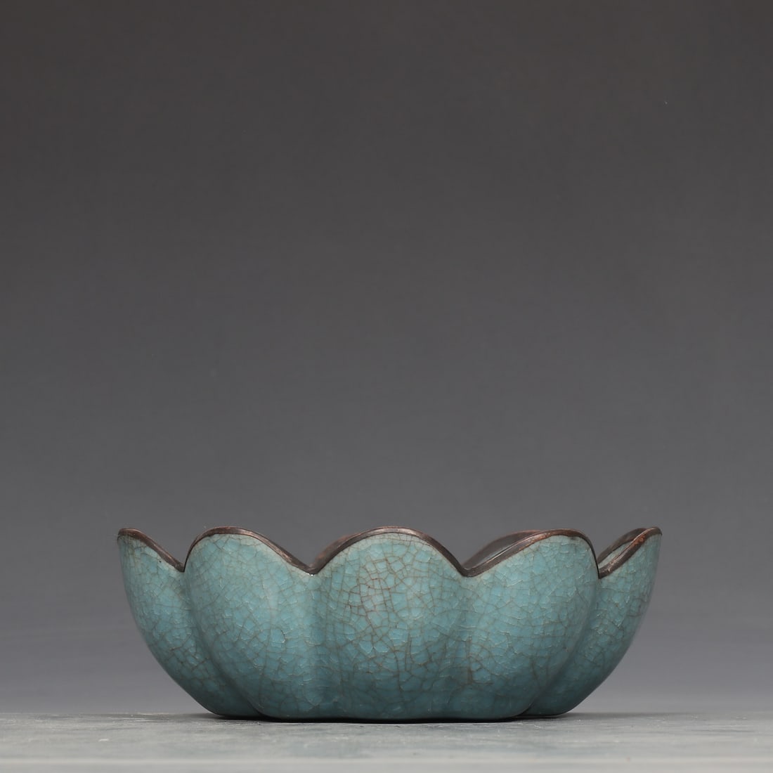 A piece of Song Dynasty Ru kiln ice flake pattern silver mouth imperial lotus petal wash (1 of 9)