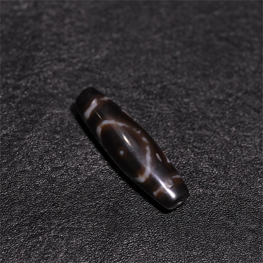 A piece of exquisite Dzi: Exquisite Dzi Size:4.5x1.2cmW:12g (The Dimensions Of All Batches Are Manually Measured.If You Need More Detailed Information, Please Contact Our Customer Service Before Bidding.)