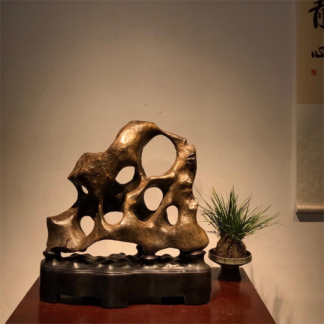 A piece of exquisite Taihu Lake stone cangyun: Exquisite Taihu Lake Shicangyun Size:H:45cmW:42cmT:18cm (The Dimensions Of All Batches Are Manually Measured.If You Need More Detailed Information, Please Contact Our Customer