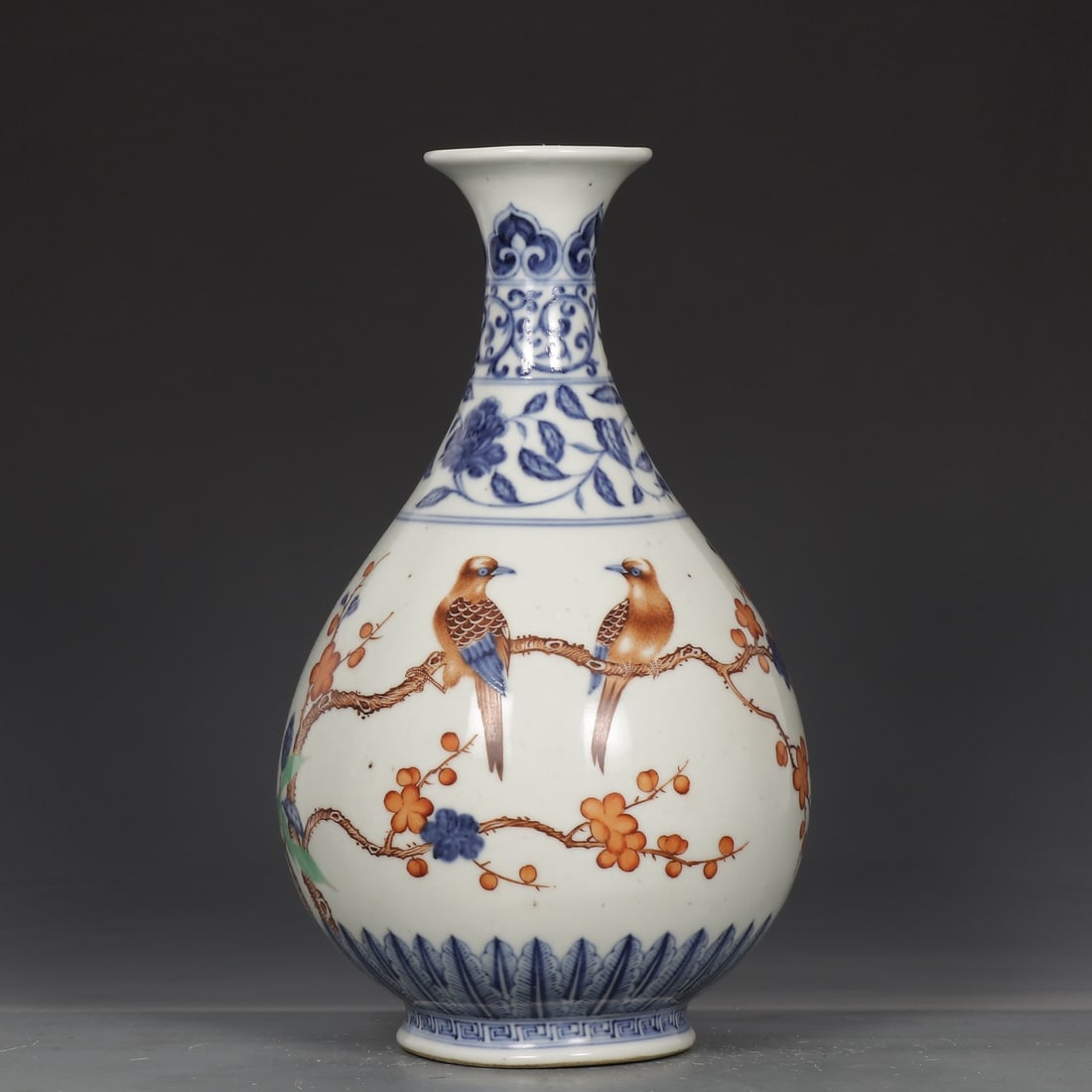 A large jade pot with blue and white colorful flowers and birds patterned in the Ming Dynasty made: The blue and white colorful flowers and birds patterned large jade pot spring in the Ming Dynasty Xuande year Size:H:33cmCalibre:8.2cmBellydiameter:19.5cm (The Dimensions Of All