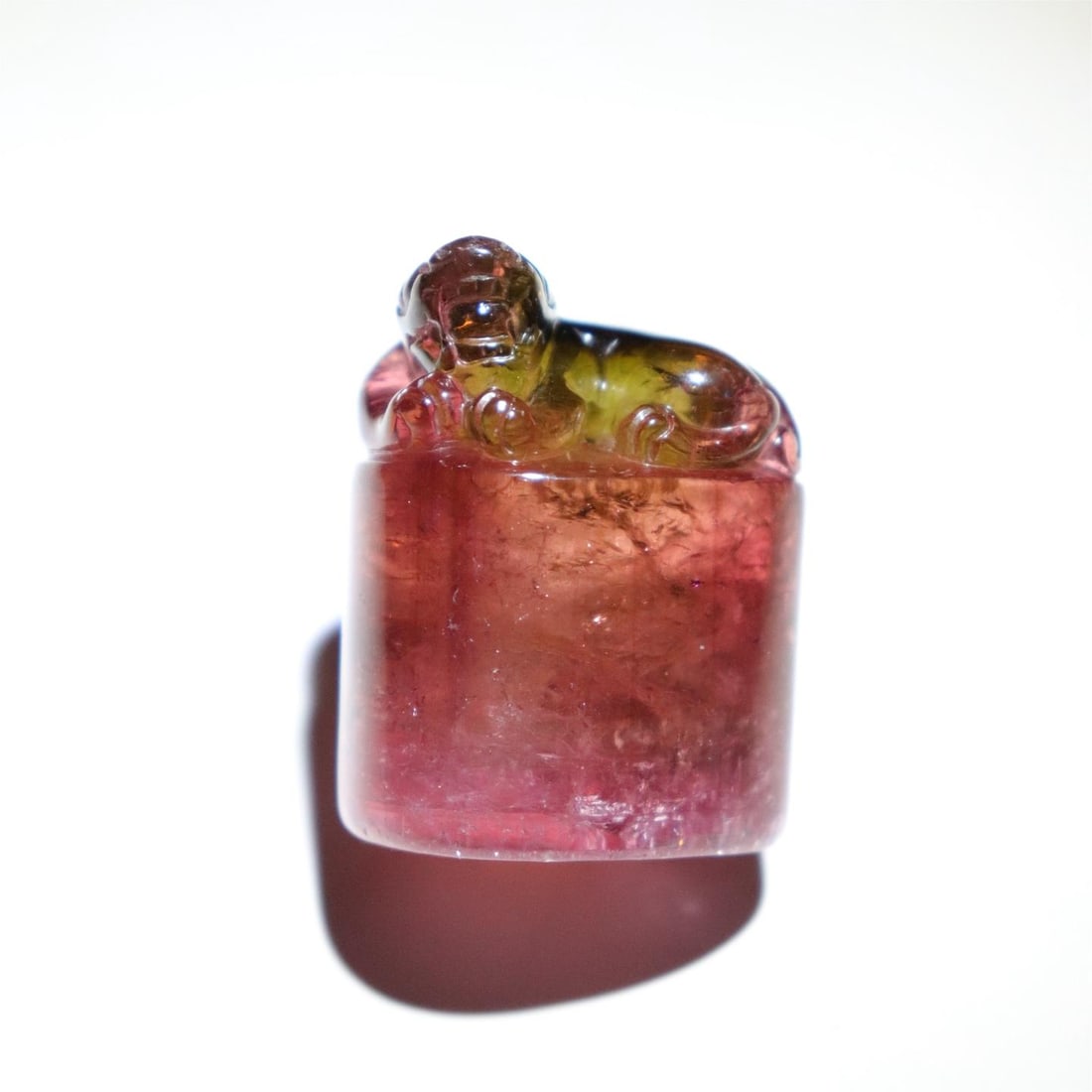 A beautiful old pit tourmaline Tianlu beast button seal: Exquisite old pit tourmaline Tianlu beast button seal Size:H:3.77cmW:2.9cmT:2.42cmW:50.6g (The Dimensions Of All Batches Are Manually Measured.If You Need More Detailed Information, Please Contact Our