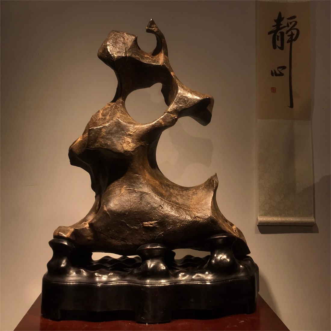 A piece of exquisite Taihu Shikan cloud: Exquisite Taihu Lake Shikan Cloud Size:H:74cmW:54cmT:24cm (The Dimensions Of All Batches Are Manually Measured.If You Need More Detailed Information, Please Contact Our Customer