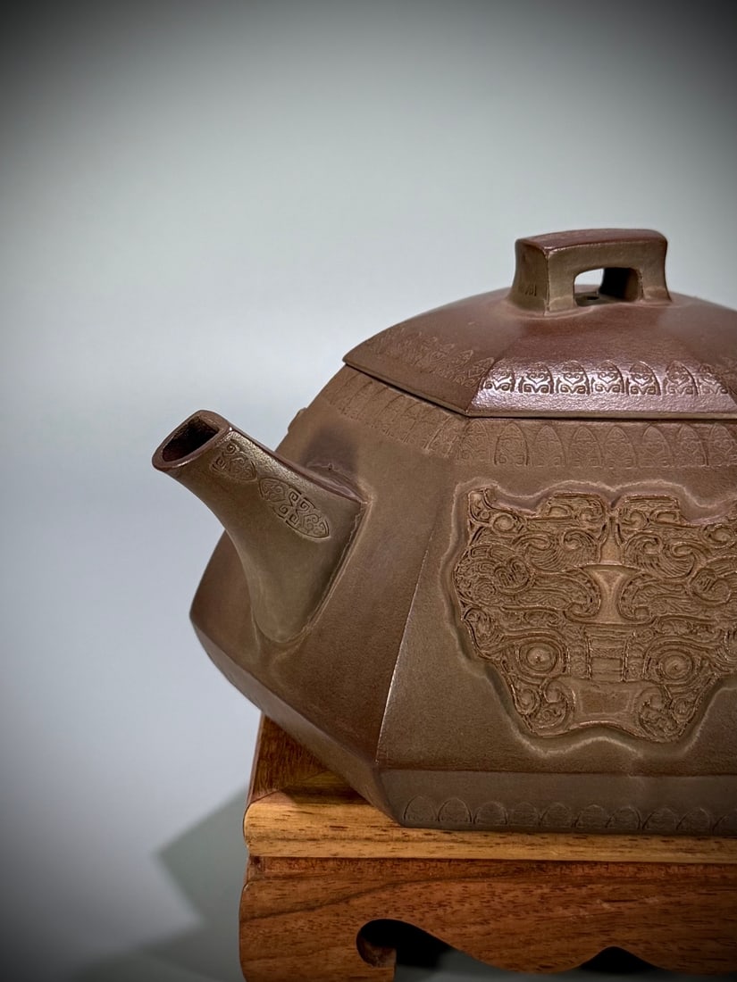 A beautifully printed decal hexagonal pot - 3