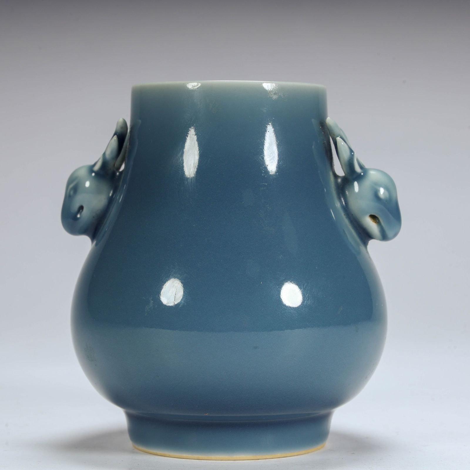 A sky blue glaze double sheep ear statue from the Qing Dynasty (1 of 11)