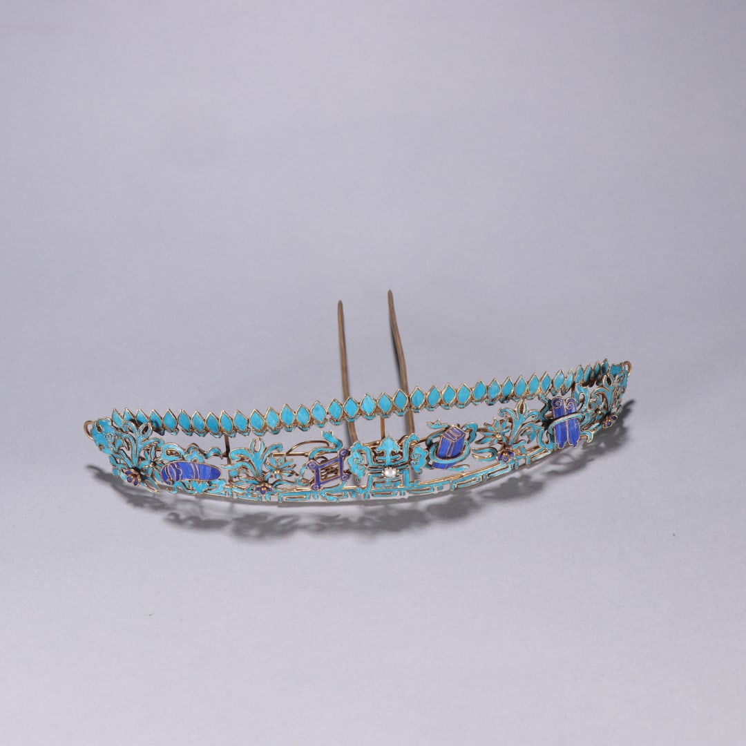A silver-gilt Cuishou character pattern hair crown of the Qing Dynasty (1 of 9)