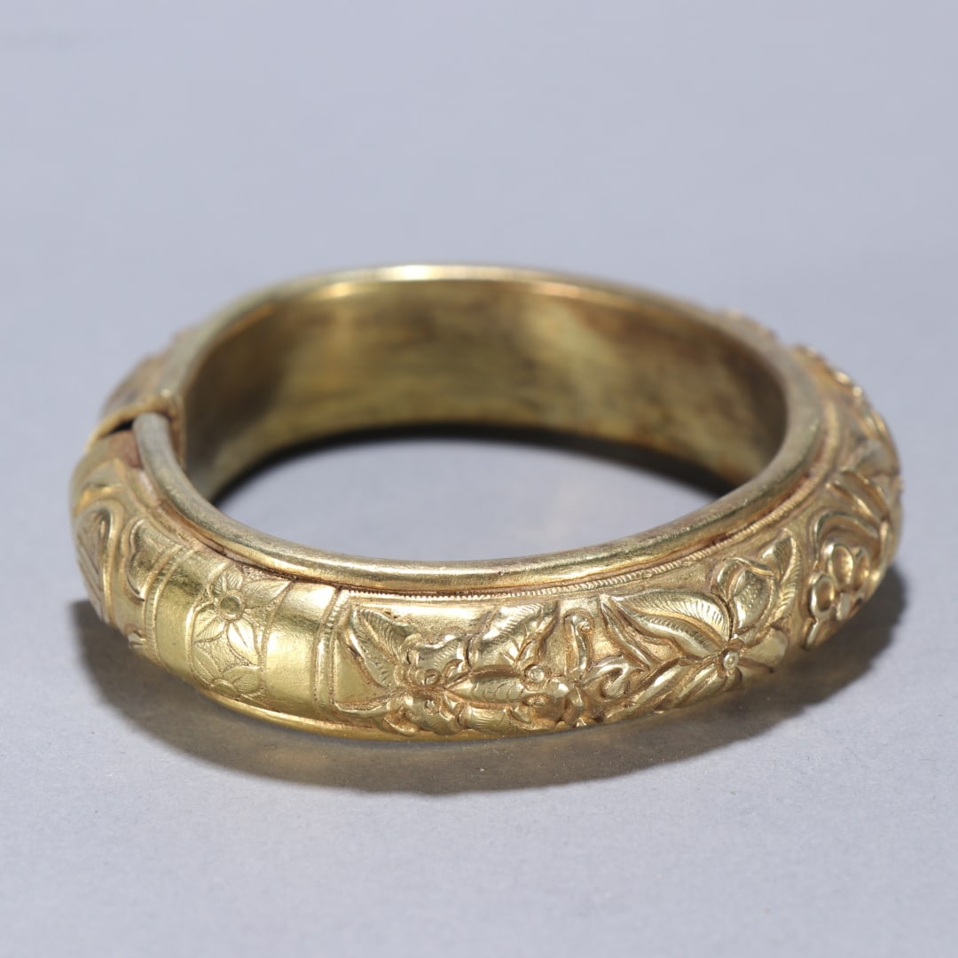 A fine silver gilt floral pattern bracelet - 3