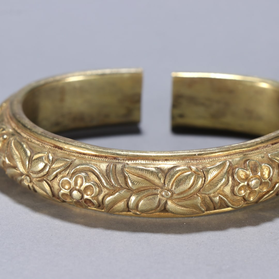 A fine silver gilt floral pattern bracelet - 5