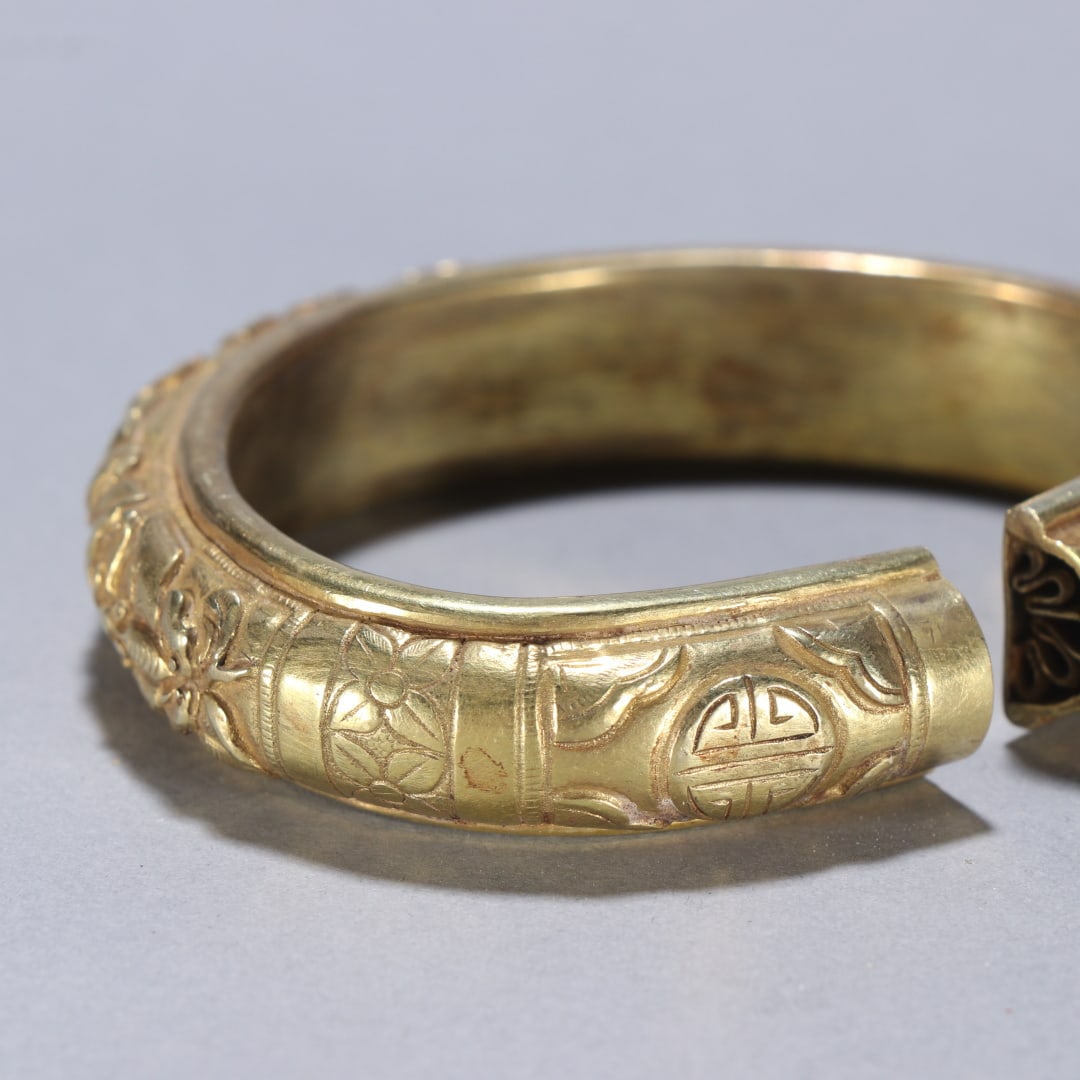 A fine silver gilt floral pattern bracelet - 7