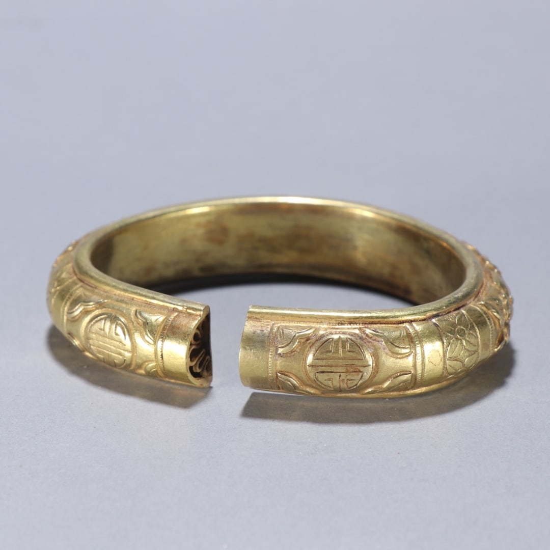 A fine silver gilt floral pattern bracelet - 8