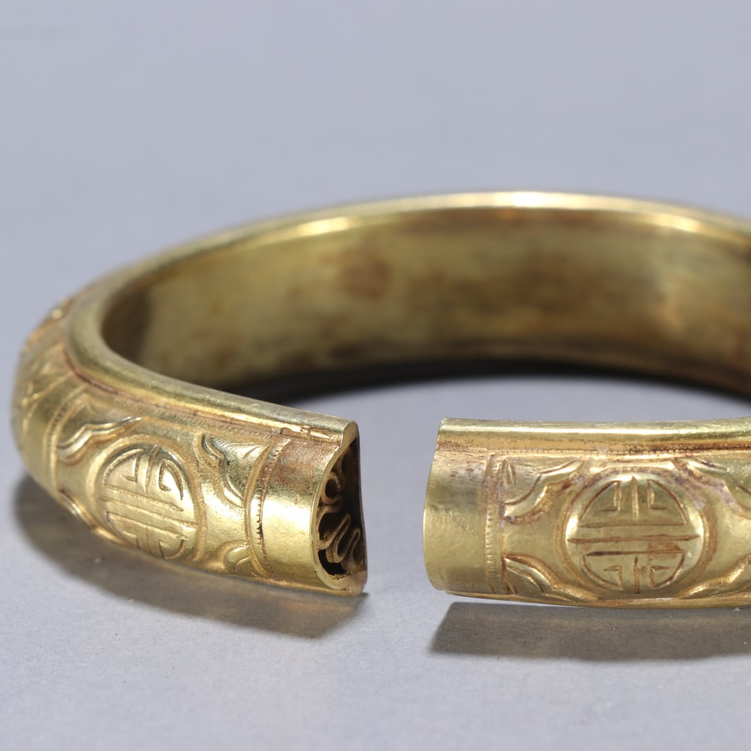 A fine silver gilt floral pattern bracelet - 9