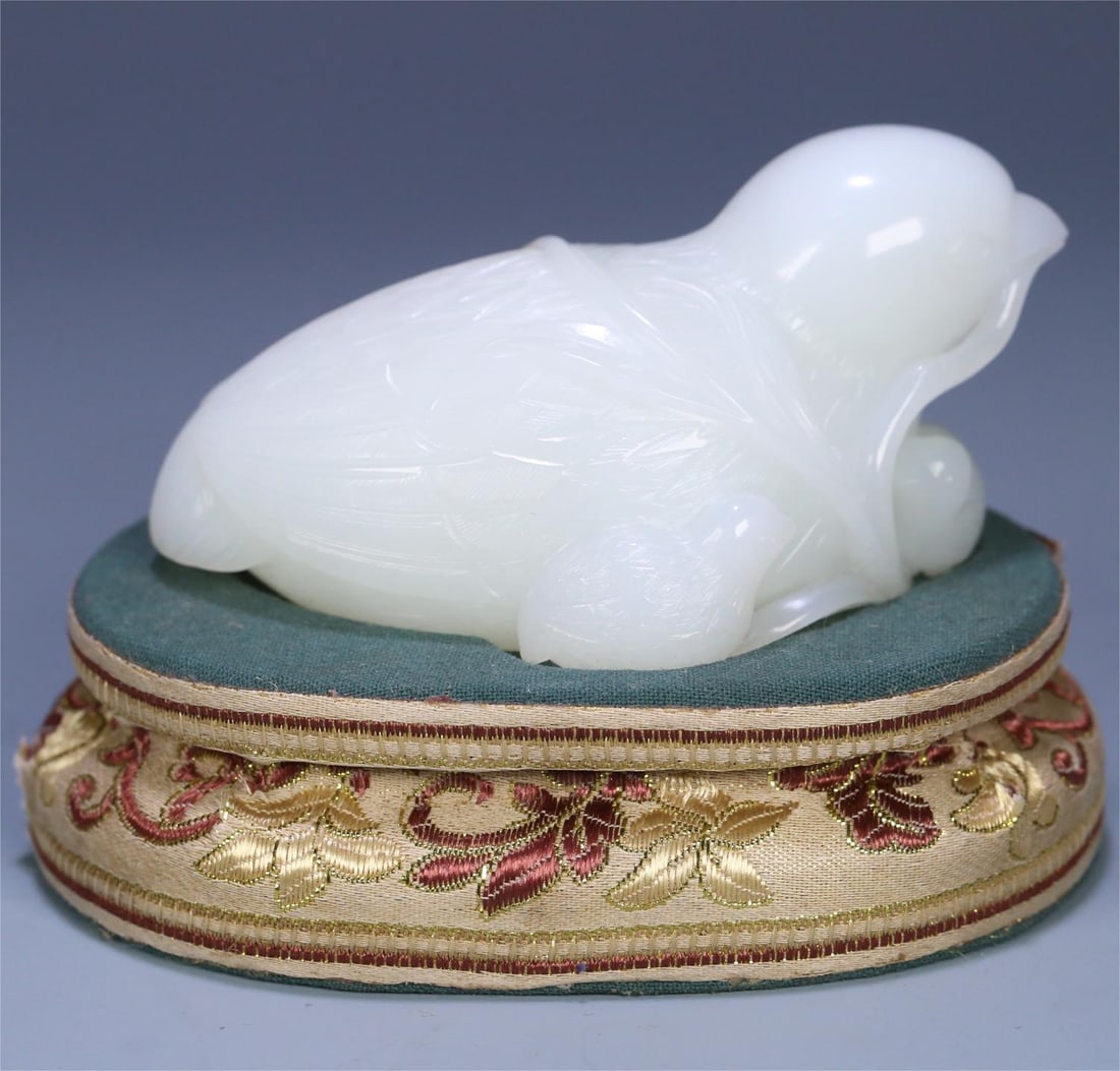 A Qing Dynasty Hetian white jade seed material quail ornament: Qing Dynasty Hetian white jade seed material quail ornament Size:9.8x6.5x4.9cmW:330g (The Dimensions Of All Batches Are Manually Measured.If You Need More Detailed Information,