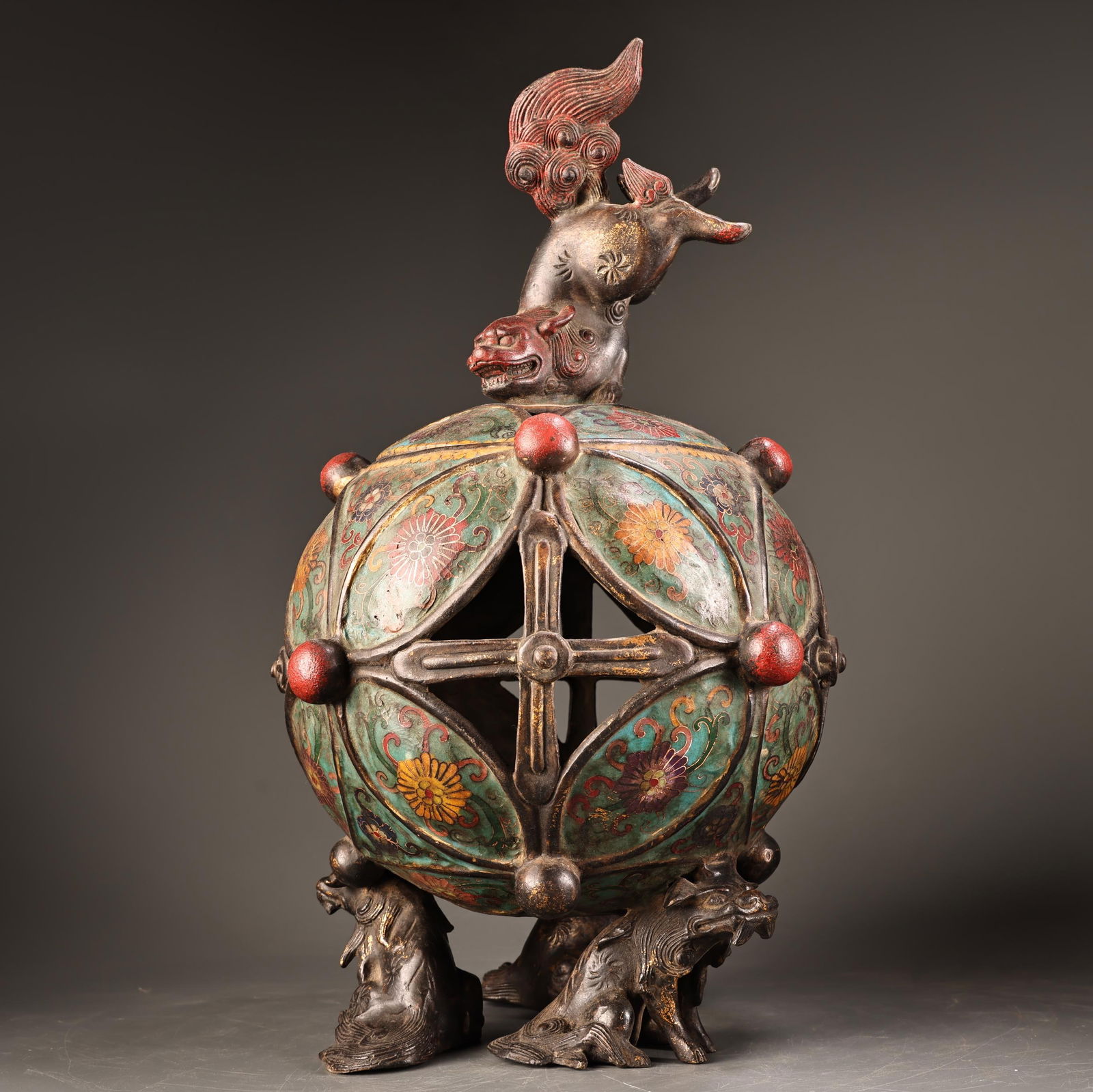 A fine pure copper full copper tire cloisonné cloisonné enamel lion stepping on the hydrangea: Exquisite pure copper full copper tire cloisonné enamel lion stepping on the hydrangea incense burner Size:W:6000gH:44cmW:24cm (The Dimensions Of All Batches Are Manually