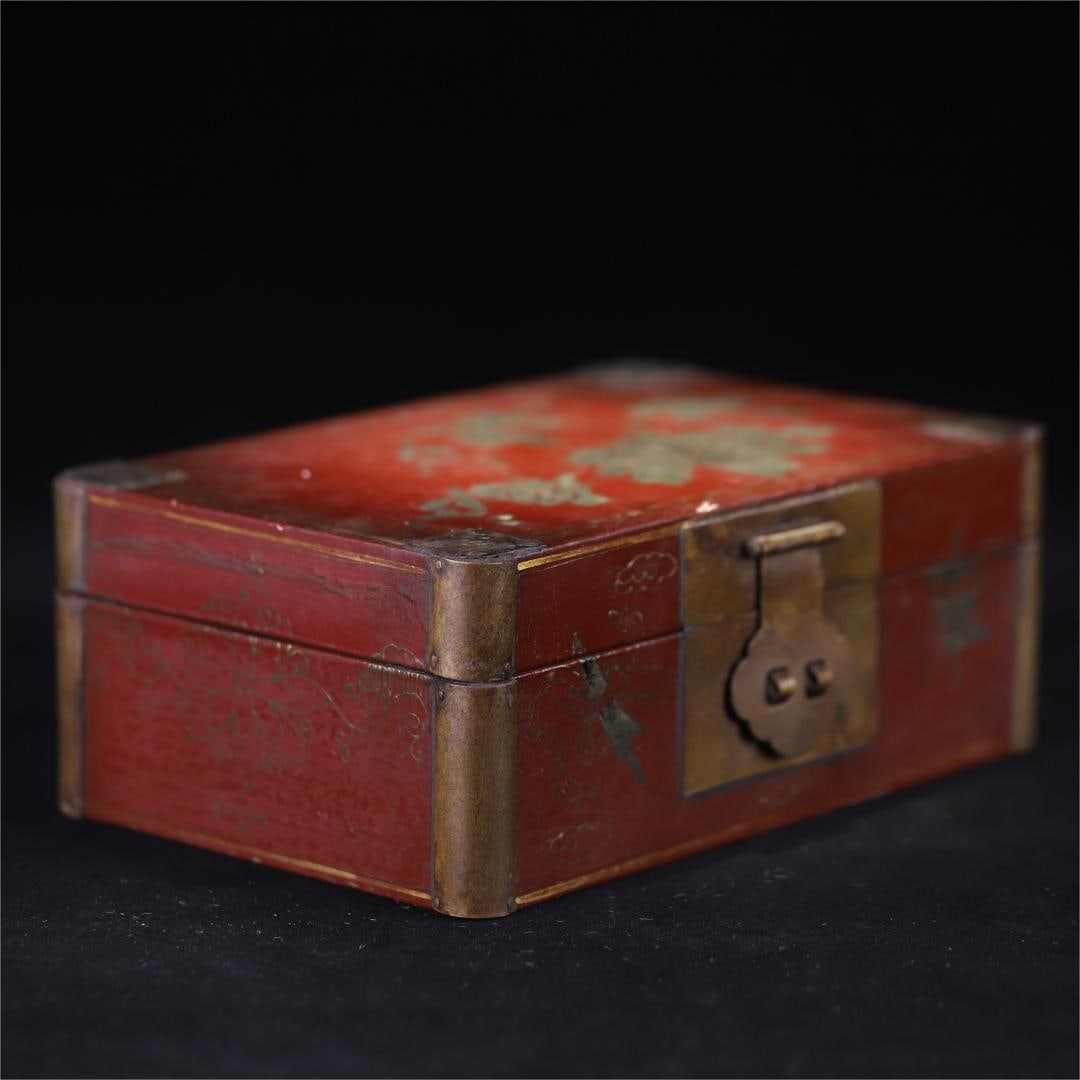 A Qing Dynasty vermilion lacquer-painted gold and silver floral pattern copper decorated study box: The Qing Dynasty's red lacquer gilded silver floral pattern copper decorated study box Size:H:9.1x23.5x15.5cmW:787.6g (The Dimensions Of All Batches Are Manually Measured.If You