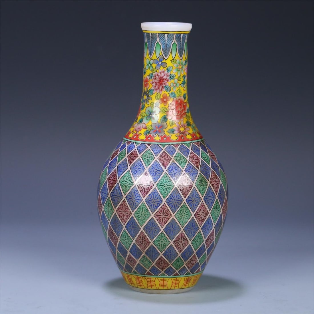 A Qing Dynasty old material vessel enamel plaid flower bottle: Qing Dynasty old material vessel enamel color check flower bottle Size:19.6x9.7cmW:434g (The Dimensions Of All Batches Are Manually Measured.If You Need More Detailed Information,