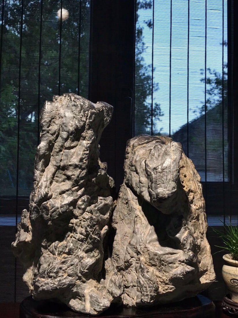 A beautiful Lingbi stone study - 2