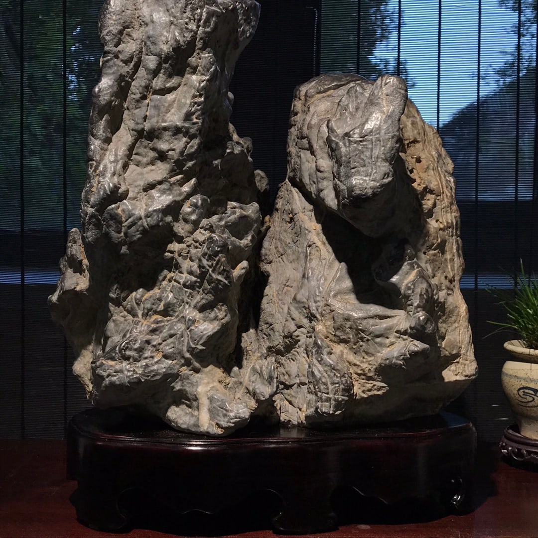 A beautiful Lingbi stone study - 3