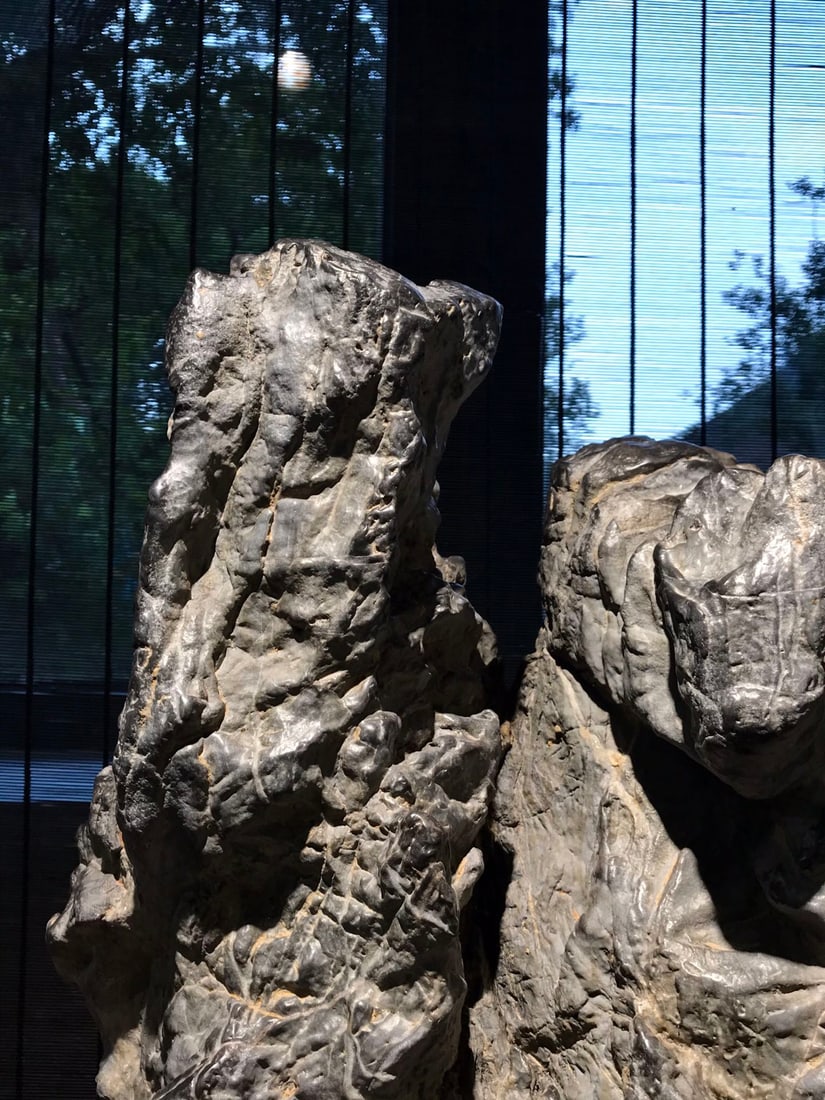 A beautiful Lingbi stone study - 6