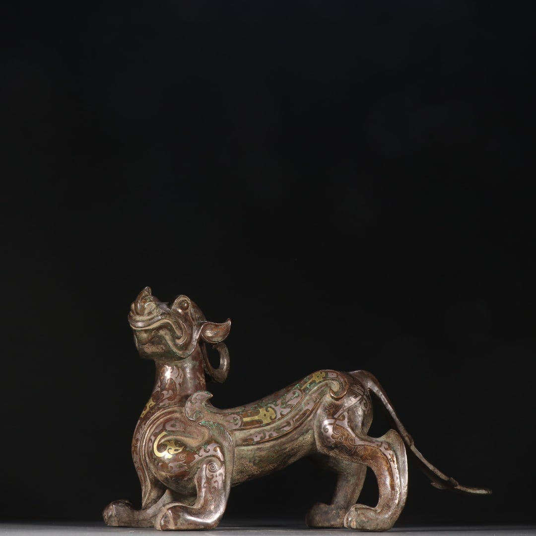 A bronze gold and silver auspicious beast ornament of the Han Dynasty: Han Dynasty copper wrong gold and silver auspicious beast ornaments Size:H:15cmW:24cmW:1296.5g (The Dimensions Of All Batches Are Manually Measured.If You Need More Detailed
