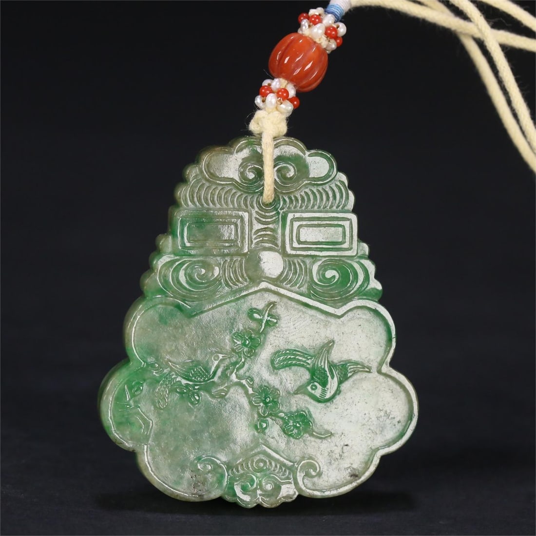 An old jade from the Qing Dynasty is happy to be on the eyebrows: The old jade of the Qing Dynasty was happy to be on the eyebrows Size:5.6x4.8x0.7cmW:41.3g (The Dimensions Of All Batches Are Manually Measured.If You Need More Detailed