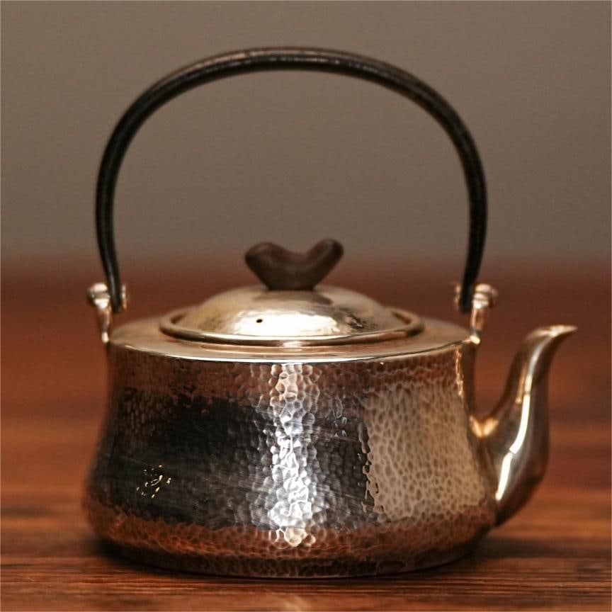 A fine Japanese silver pot (1 of 9)
