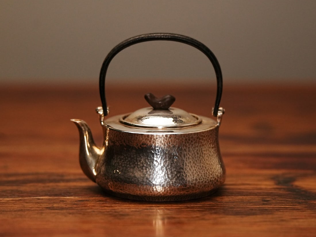 A fine Japanese silver pot - 4
