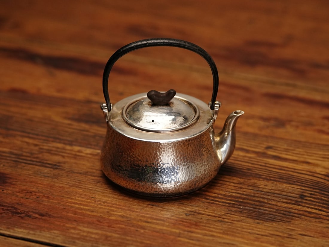 A fine Japanese silver pot - 6