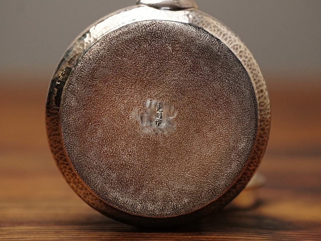 A fine Japanese silver pot - 9