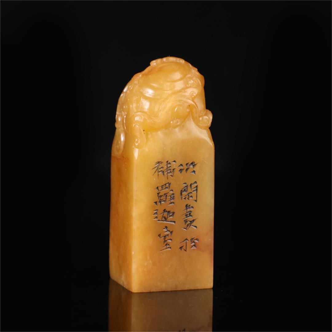 A beautiful Shoushan Shitian yellow: Exquisite Shoushan Shitian Huang Size:W:100gH:6.5cmW:2.5cm (The Dimensions Of All Batches Are Manually Measured.If You Need More Detailed Information, Please Contact Our Customer