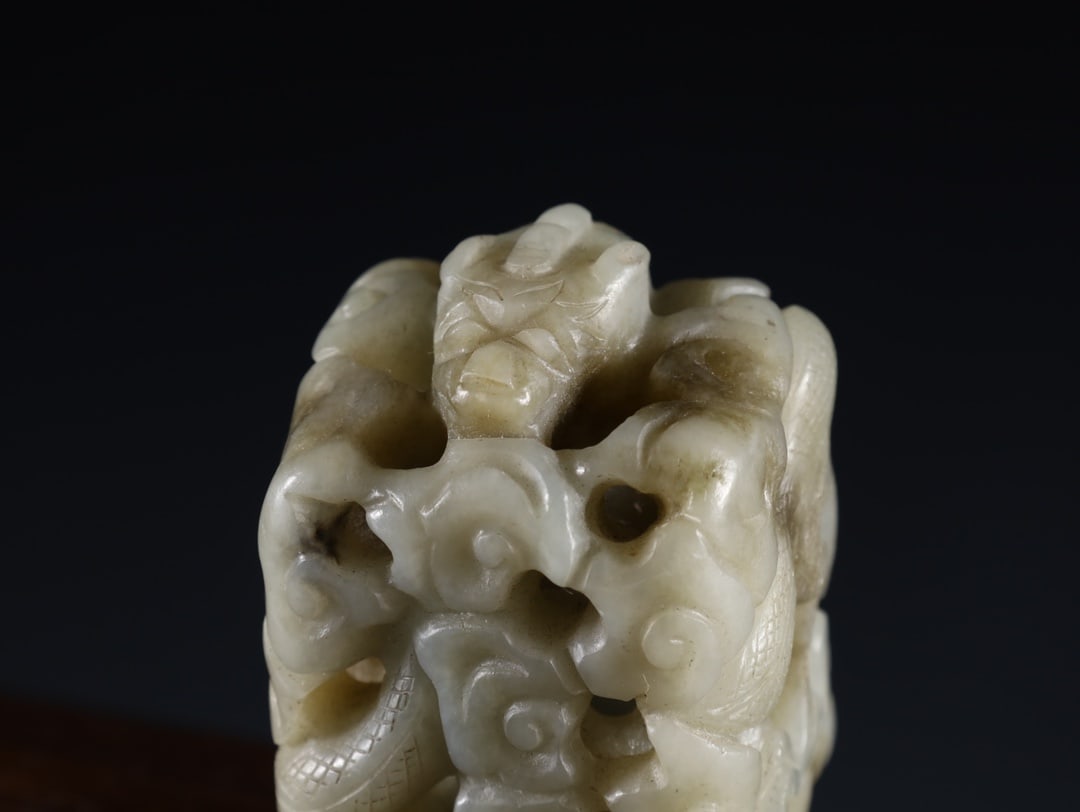 A beautiful Hetian jade carved cloud dragon pattern hat top - 5