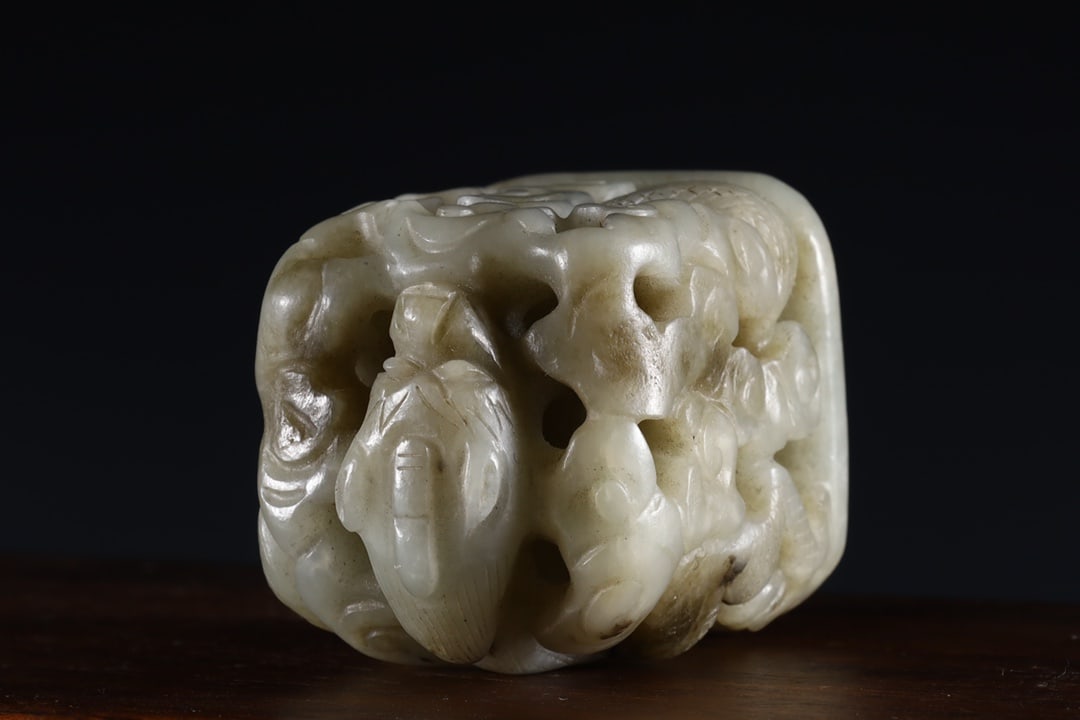 A beautiful Hetian jade carved cloud dragon pattern hat top - 8