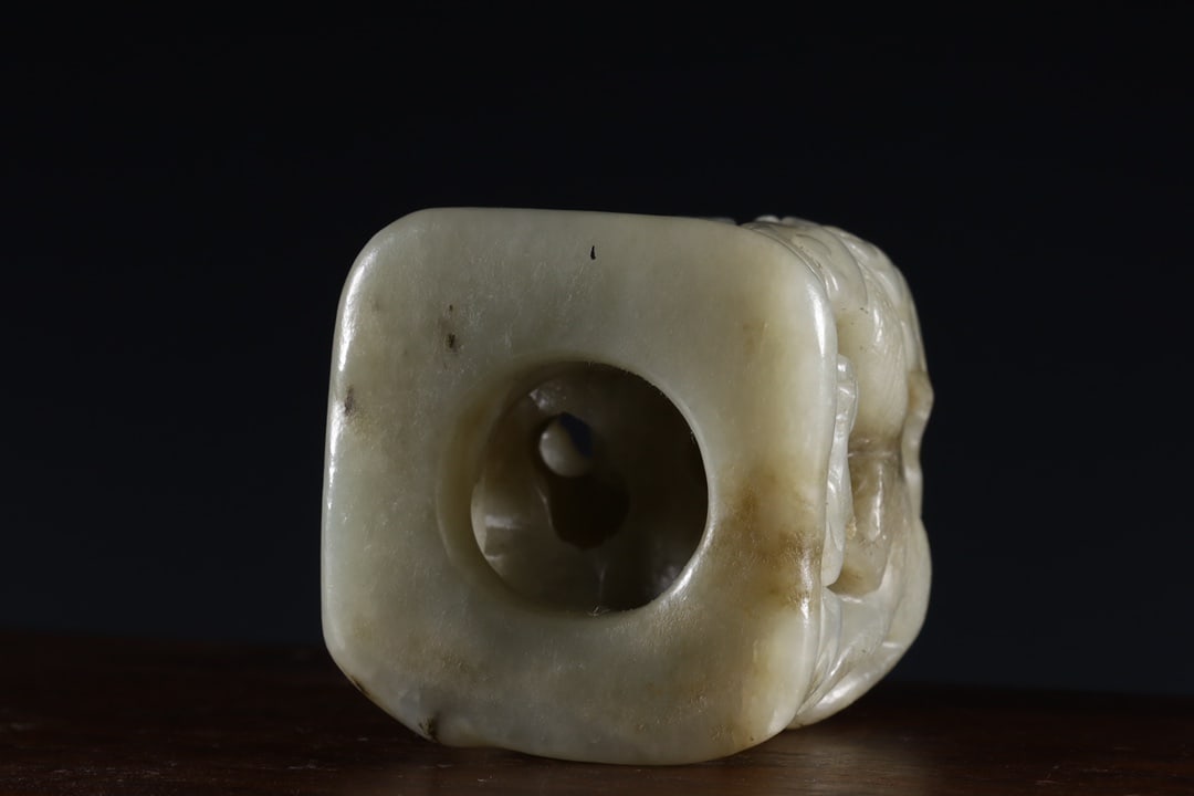 A beautiful Hetian jade carved cloud dragon pattern hat top - 9