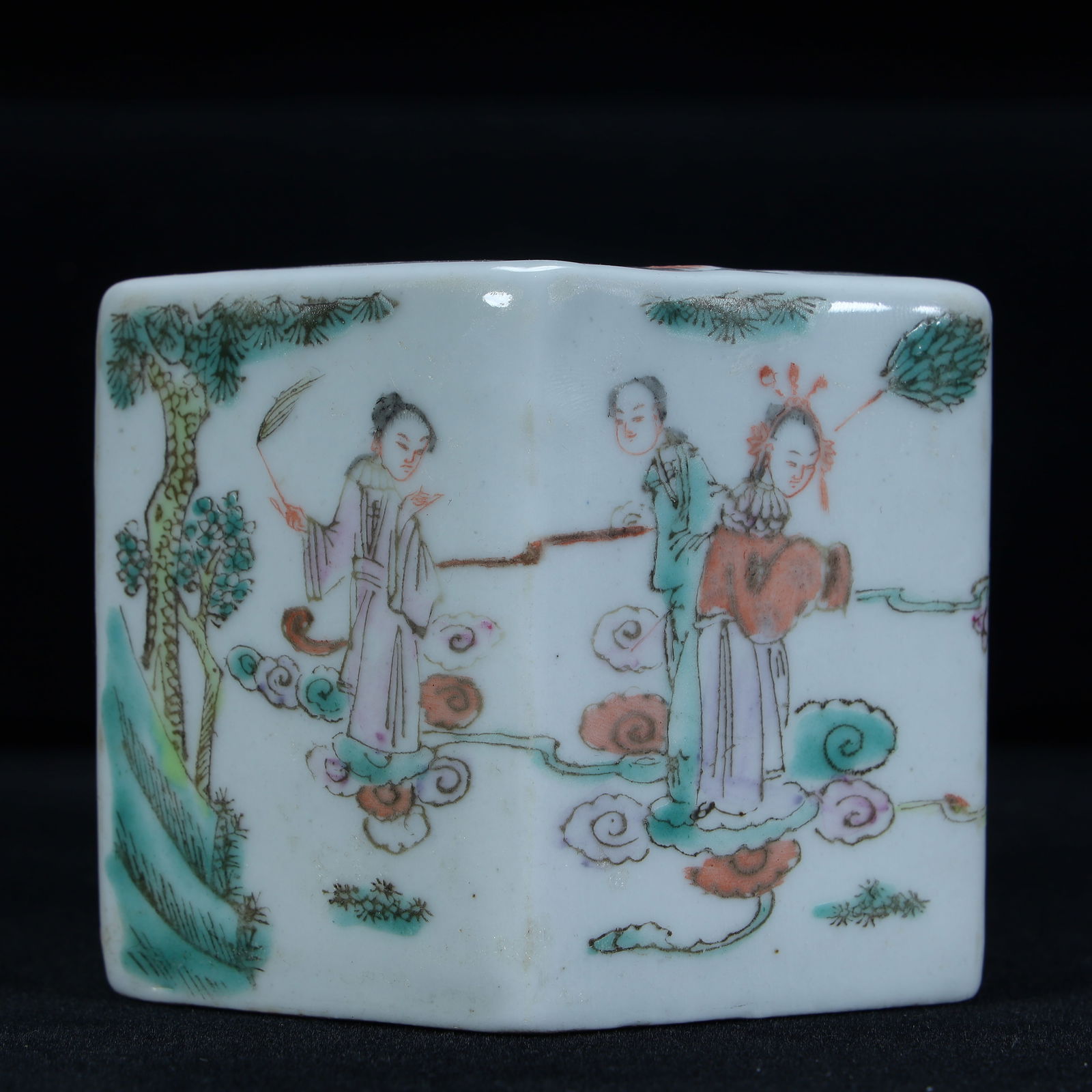 A six-sided water bowl with a pastel figure pattern from the Qing Dynasty (1 of 8)