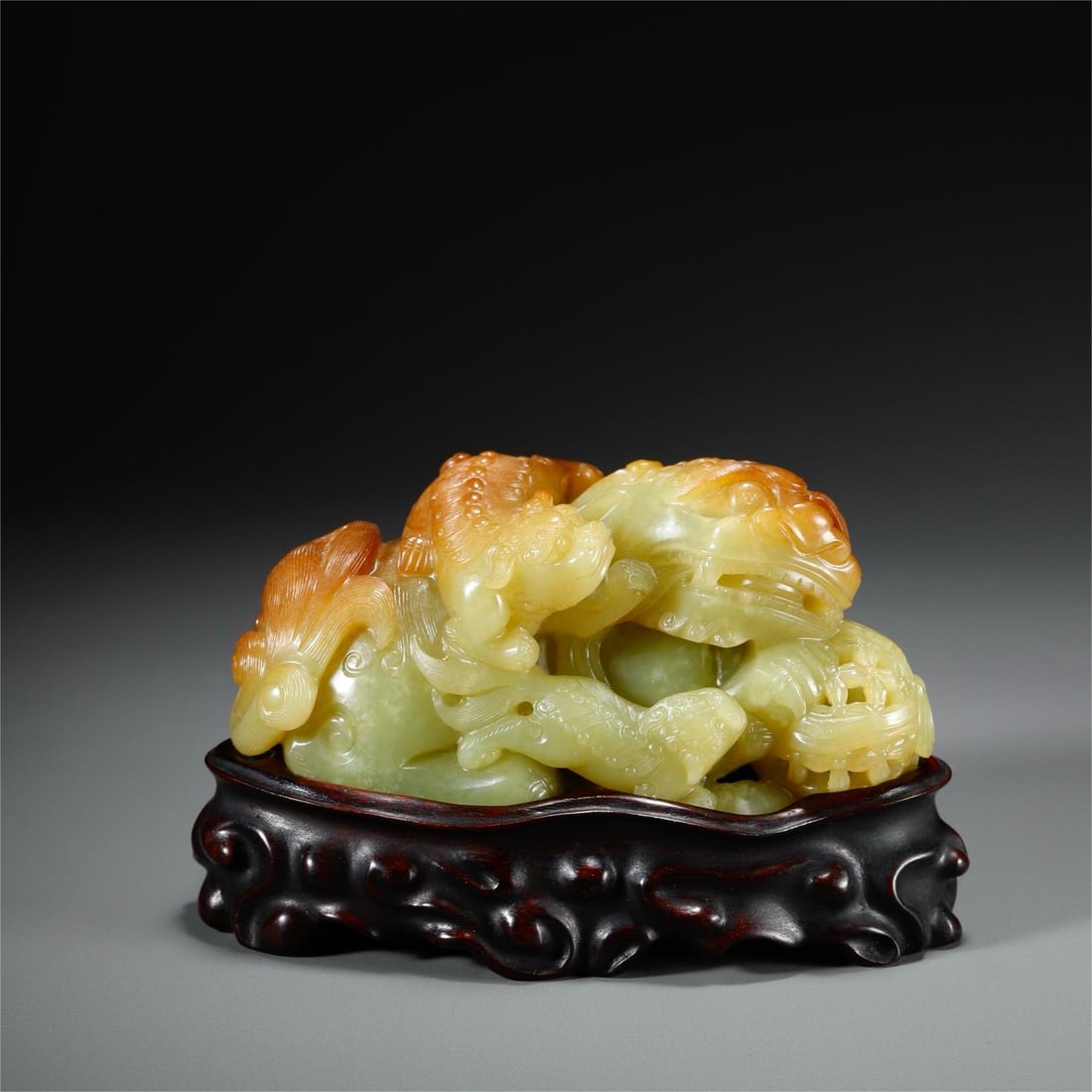 A beautiful Hetian topaz Grand Master Master ornament: Exquisite Hetian topaz Taishi Shaoshi ornaments Size:11.3×6.5×5.6cmW:572.3g (The Dimensions Of All Batches Are Manually Measured.If You Need More Detailed Information, Please Contact Our Customer Se