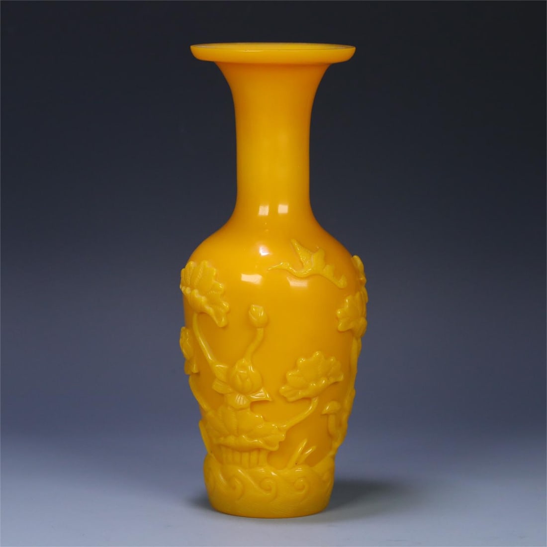 A beautiful old glass all the way to the lotus appreciation bottle: Exquisite old glass all the way to the lotus appreciation bottle Size:21.5x9cmW:541.7g (The Dimensions Of All Batches Are Manually Measured.If You Need More Detailed Information,