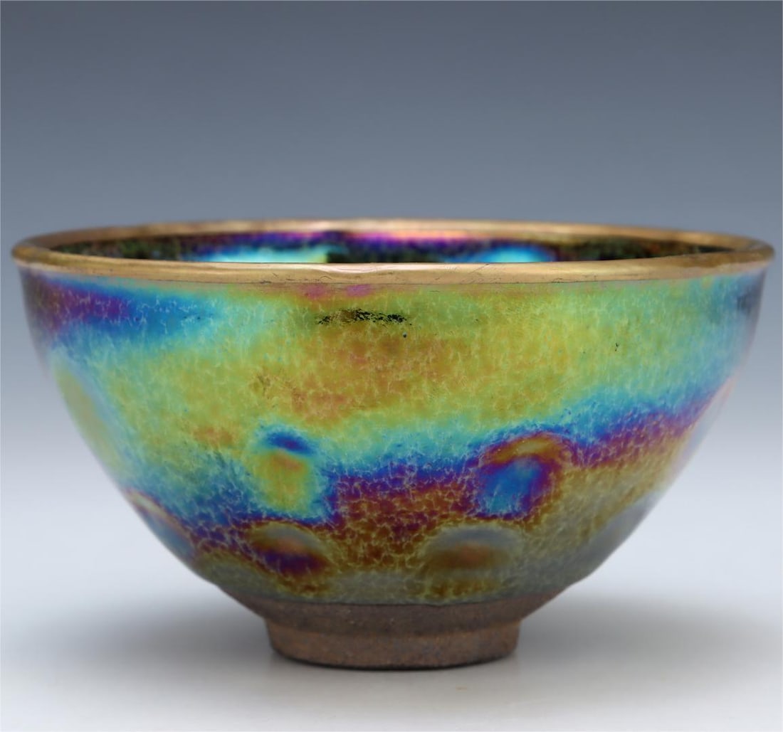 A Song Dynasty kiln with a glazed hat bowl (1 of 9)